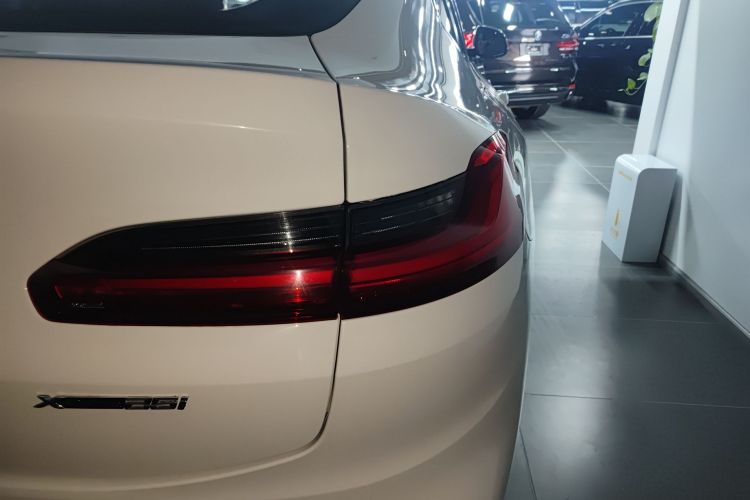 宝马X4 2021款 xDrive 25i M运动套装车身外观6006