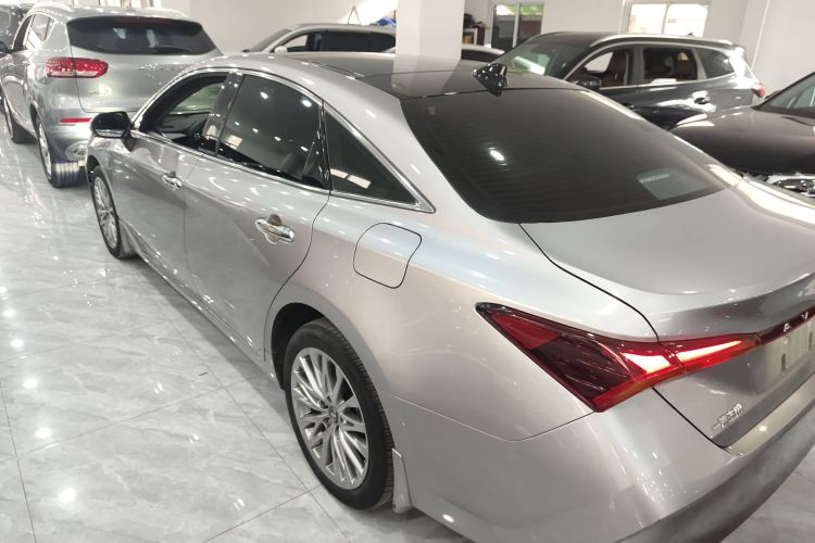 丰田 亚洲龙 2022款 双擎 2.5L XLE尊贵版车身外观4