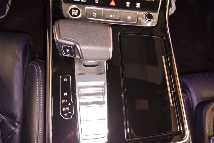 奥迪Q8 2022款 55 TFSI 尊享动感型中控内饰18