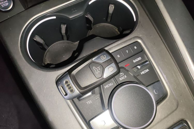 奥迪A4L 2019款 40 TFSI 时尚型 国VI中控内饰11