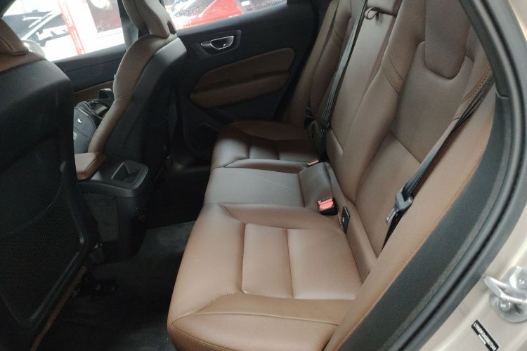 沃尔沃XC60 2025款 B5 四驱智逸豪华版中控内饰21