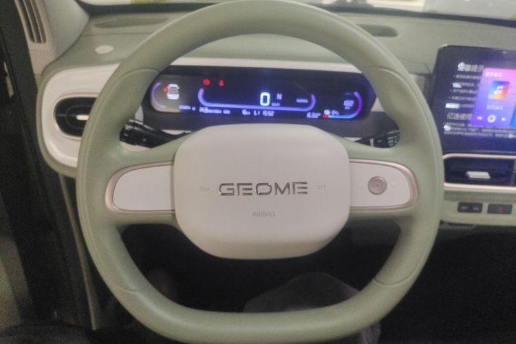 吉利银河 2025款 210km 熊猫骑士中控内饰13