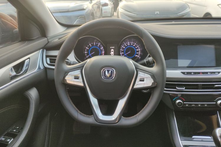 长安 逸动 2018款 1.6L GDI 手动时尚型中控内饰13