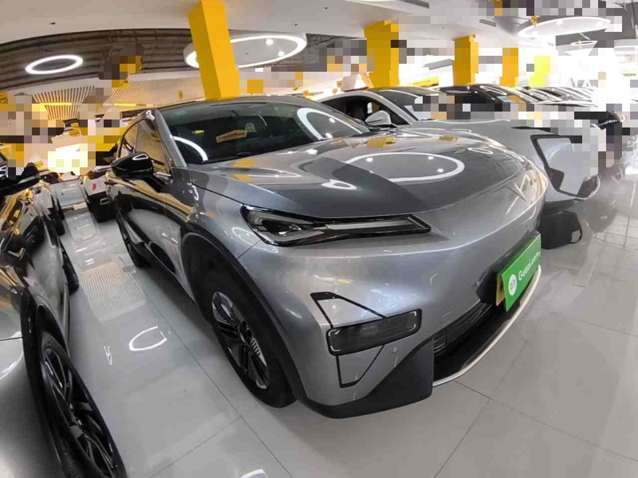 车辆右前45度外观展示