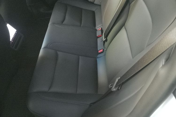 特斯拉 Model 3 2024款 高性能全轮驱动版中控内饰7004