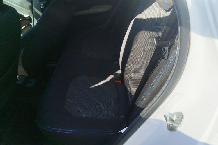 江铃集团新能源 易至EV3 2022款 小雷达悦跑型中控内饰21