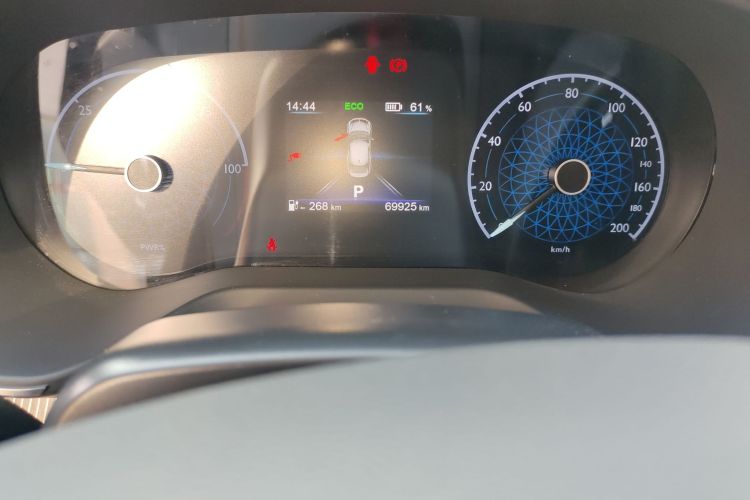 红旗E-QM5 2022款 431km 充电乐享版中控内饰15