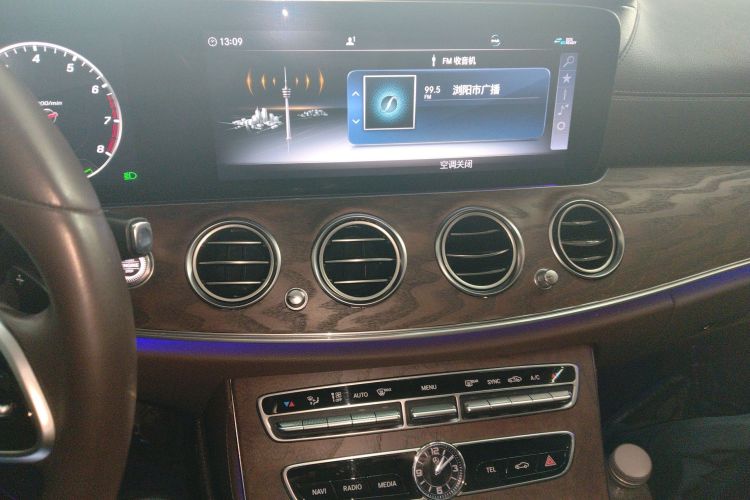 奔驰E级 2020款 E 260 L中控内饰16