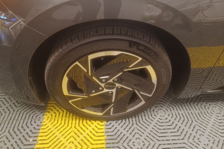 领克07 2024款 EM-P 126长续航 Ultra车身外观6001