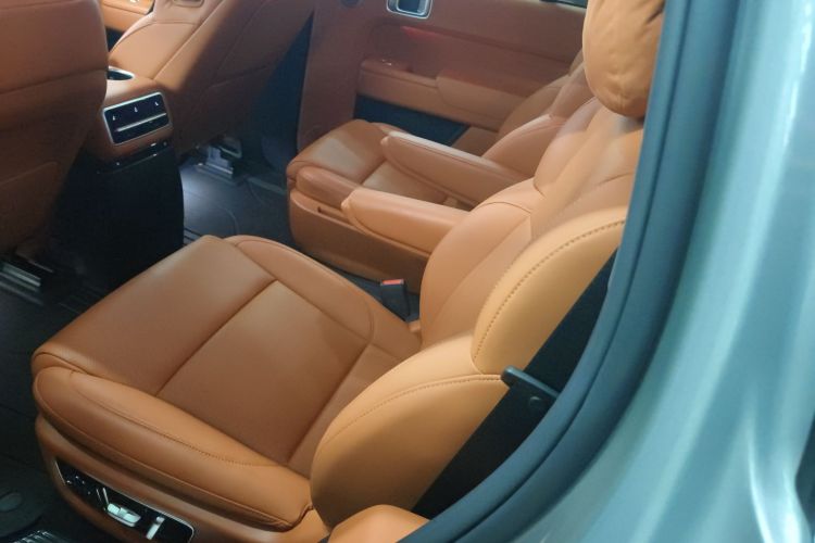 理想汽车 理想L9 2022款 Max中控内饰21