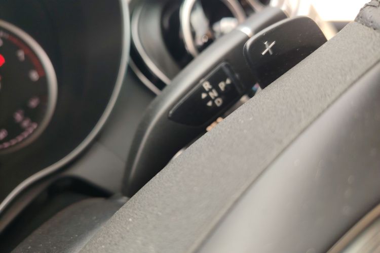 奔驰C级 2017款 改款 C 200 L 运动版中控内饰18