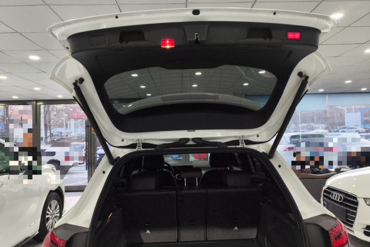 奔驰GLA 2023款 GLA 220机舱底盘23