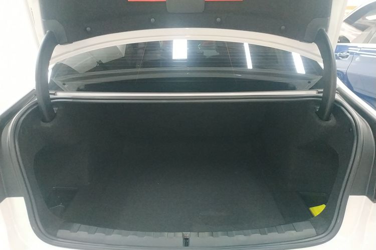 宝马3系 2025款 325Li M运动套装机舱底盘23