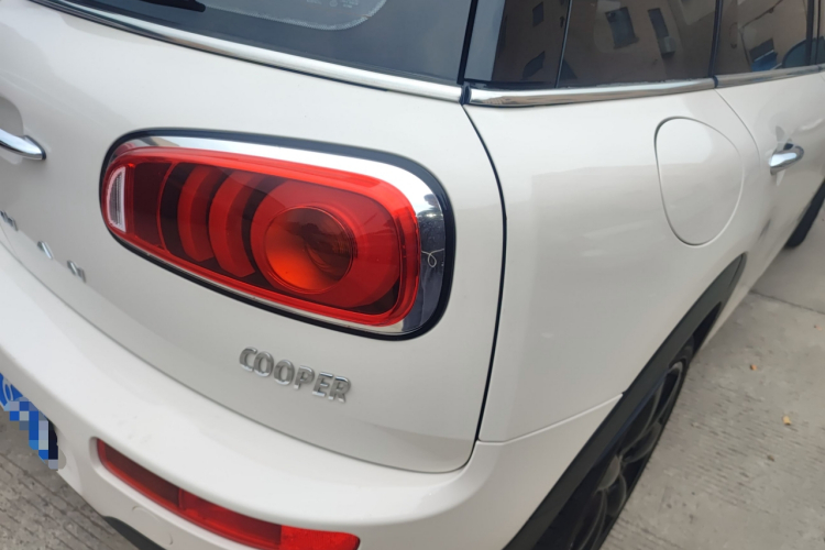 MINI Clubman 2018款 1.5T COOPER 艺术家车身外观9