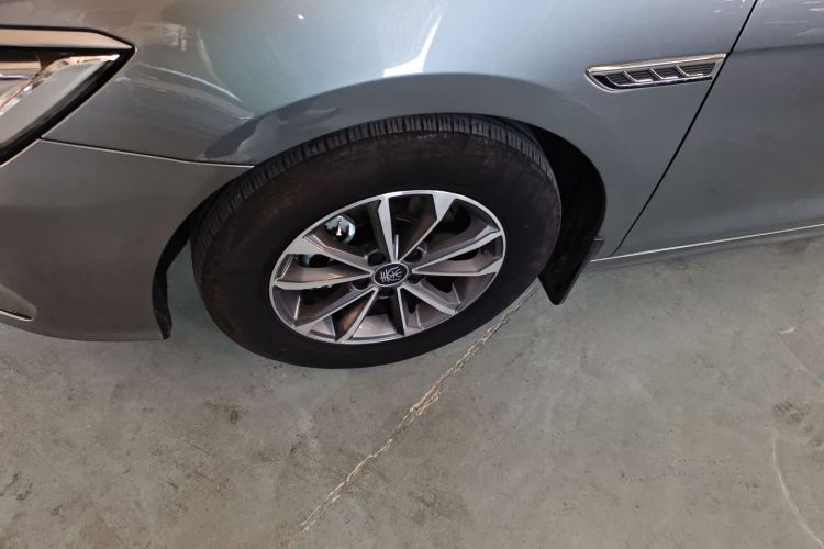 比亚迪 秦PLUS 2024款 荣耀版 DM-i 55KM领先型车身外观6007