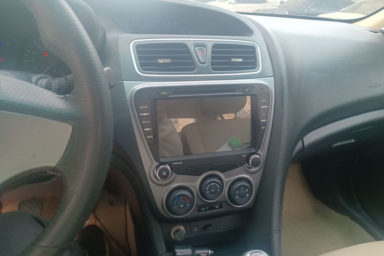 海马 福美来 2015款 1.6L 手动品尚型中控内饰16