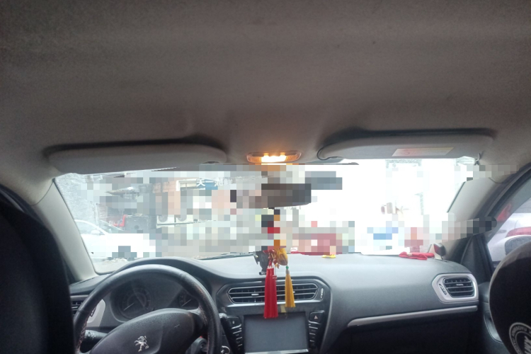 标致301 2016款 1.6L 自动舒适版中控内饰22