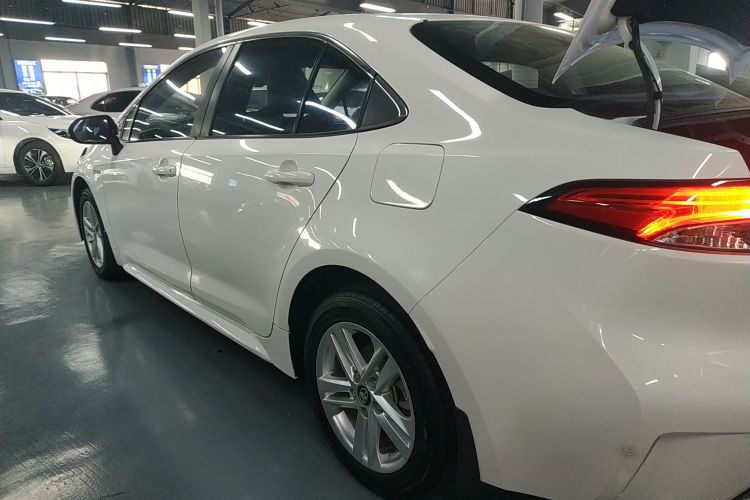 丰田 雷凌 2022款 双擎 1.8H E-CVT豪华版车身外观4