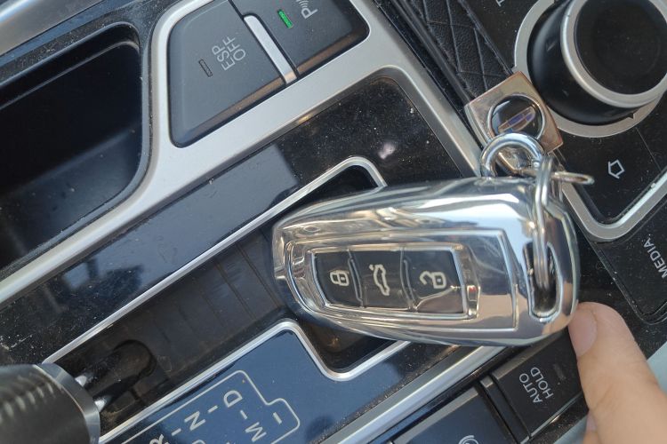 吉利汽车 博瑞 2015款 2.4L 舒适型中控内饰11