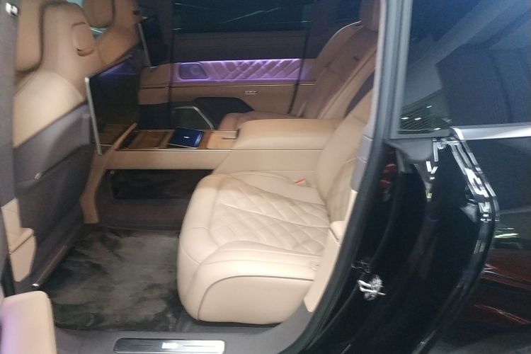 蔚来ET9 2025款 102kWh 签名版中控内饰7004