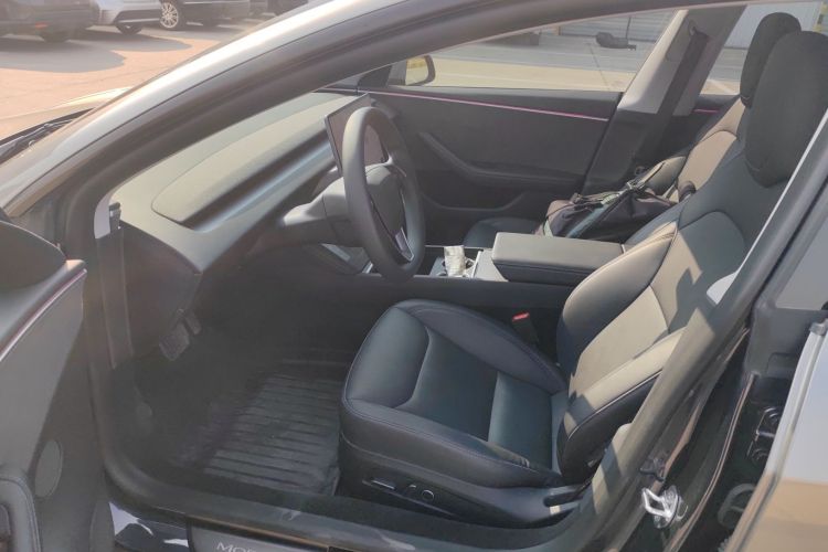 特斯拉 Model 3 2023款 长续航全轮驱动版中控内饰7003