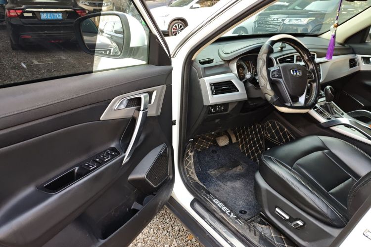 吉利汽车 博越 2016款 1.8TD 自动智慧型中控内饰7003