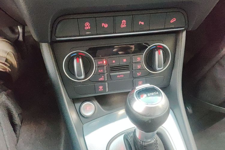 奥迪Q3 2016款 35 TFSI quattro 全时四驱风尚型局部细节16