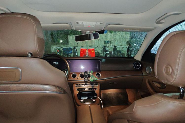 奔驰E级 2020款 E 300 L 豪华型中控内饰22