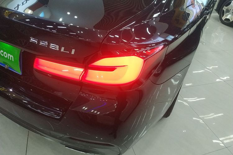 宝马5系 2021款 525Li M运动套装车身外观9