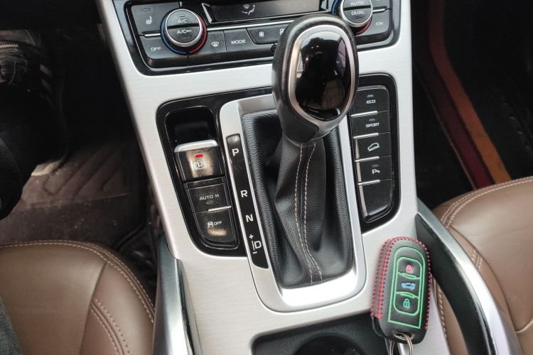 吉利汽车 博越 2016款 1.8TD 自动智尊型中控内饰18