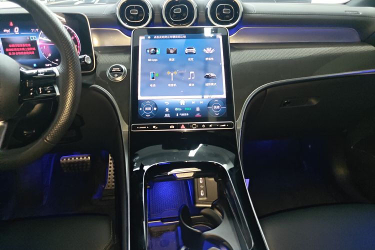 奔驰GLC轿跑 2024款 GLC 260 4MATIC 轿跑SUV中控内饰16