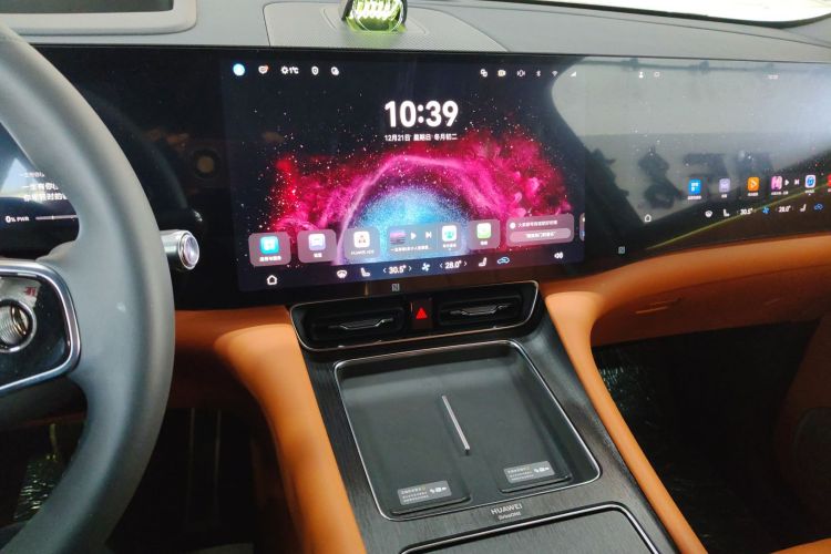 鸿蒙智行 问界M8 2025款 增程 Max版 37kWh 5座版中控内饰16