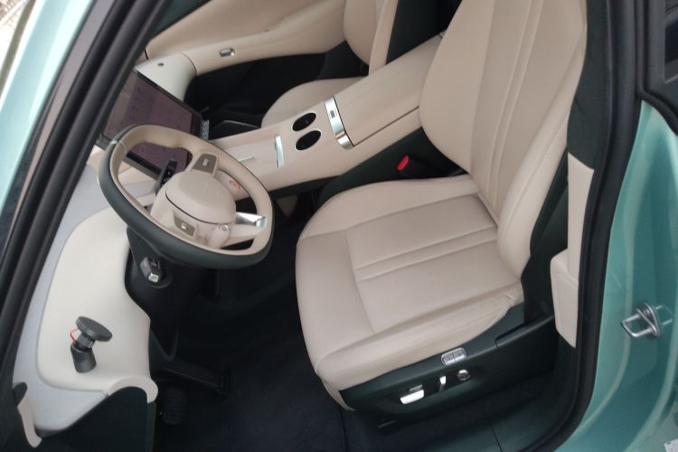 小米汽车 小米YU7 2025款 超长续航高性能四驱Max版局部细节19