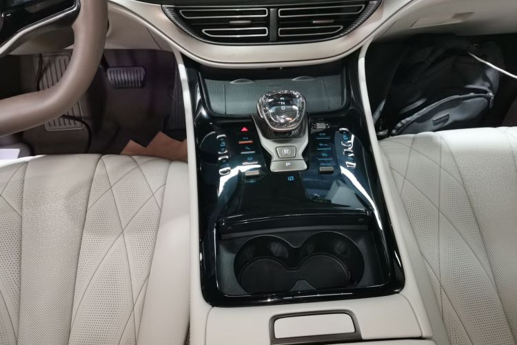 腾势D9 2022款 DM-i 970 四驱尊荣型中控内饰18