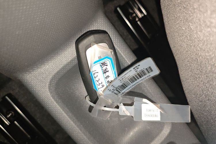 吉利银河 2025款 210km 熊猫骑士中控内饰11