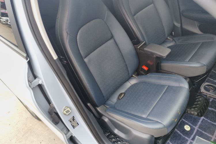 零跑汽车 零跑T03 2022款 耀金版局部细节41