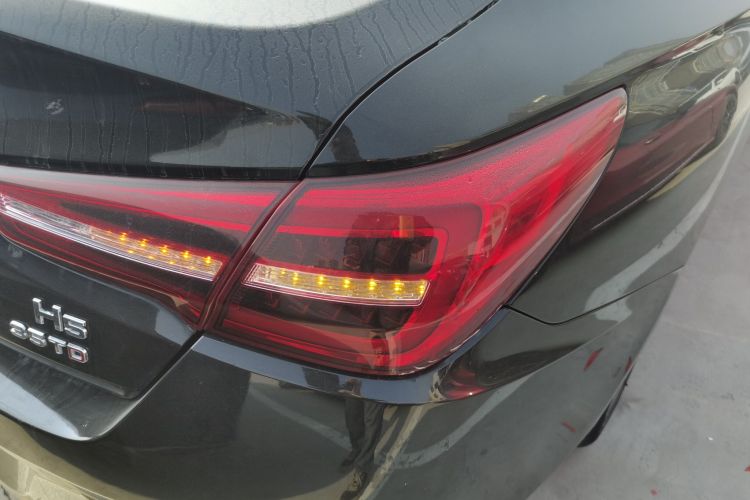 红旗H5 2022款 经典款 1.8T 自动智联旗领版车身外观9