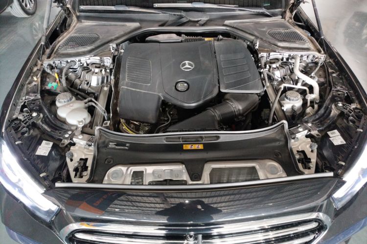 奔驰E级新能源 2024款 E 350 e L 插电式混合动力运动轿车机舱底盘24