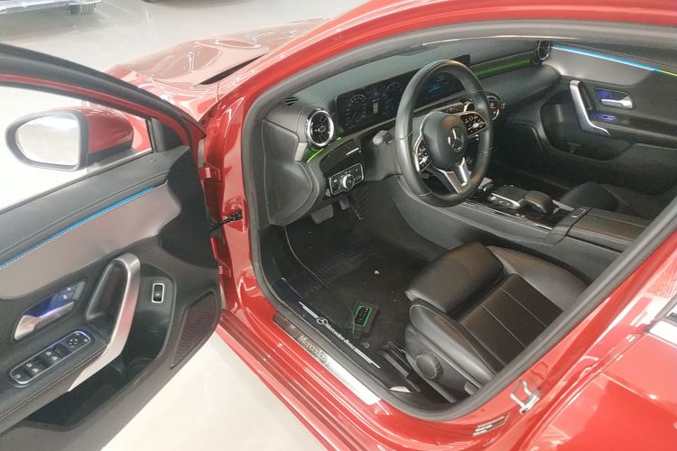 奔驰A级 2020款 改款二 A 180 L 运动轿车中控内饰7003