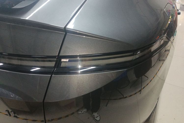 阿维塔12 2025款 Ultra增程版车身外观9