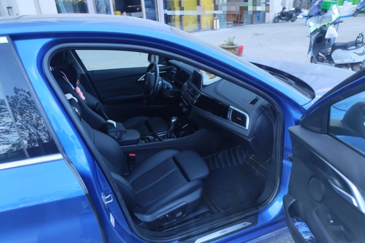 宝马1系 2018款 改款 118i 运动型局部细节9005