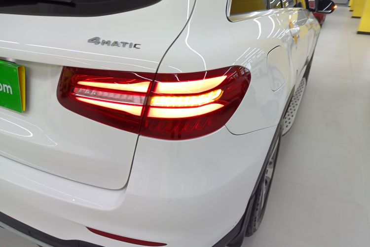 奔驰GLC 2017款 GLC 300 4MATIC 动感型车身外观9