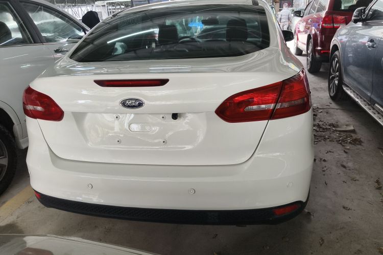 福特 福克斯 2015款 三厢 1.6L 手动舒适型车身外观6