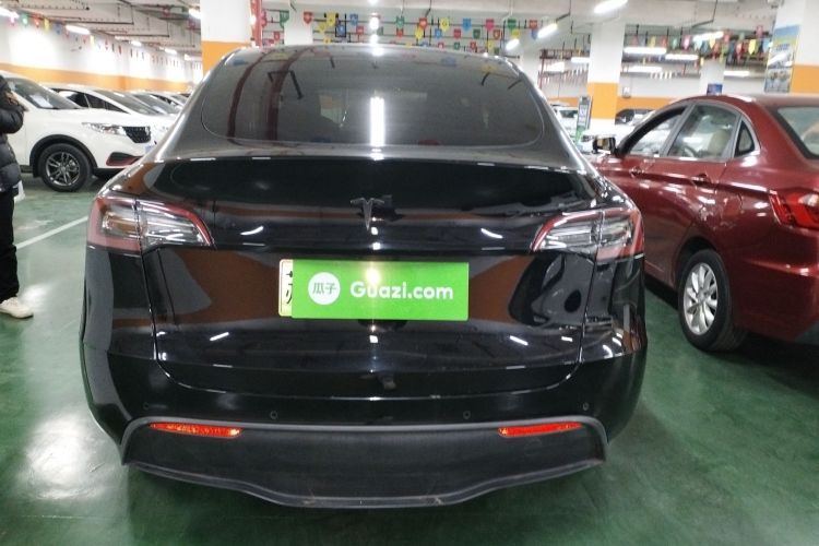 特斯拉 Model Y 2021款 长续航全轮驱动版 3D7车身外观6