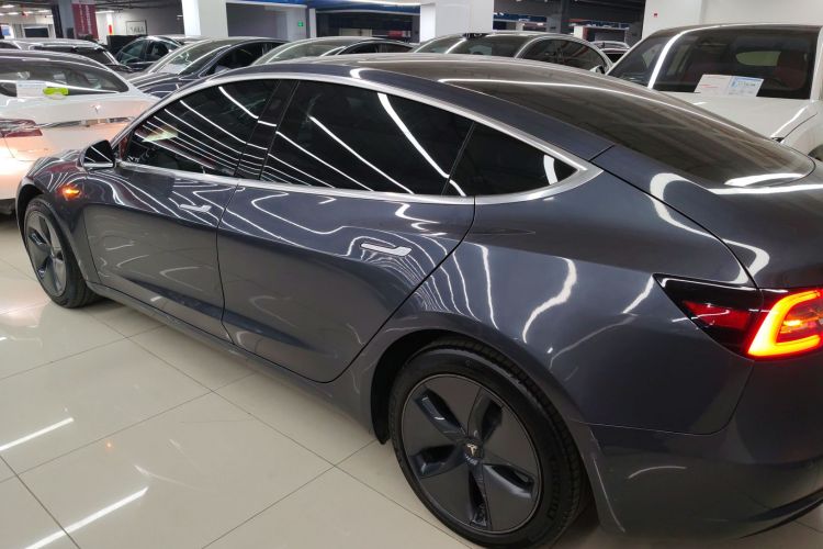 特斯拉 Model 3 2019款 标准续航后驱升级版车身外观4