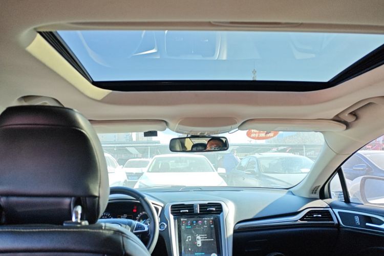 福特 蒙迪欧 2017款 EcoBoost 180 时尚型局部细节22