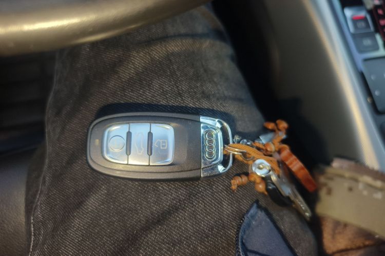 奥迪A6L 2018款 30周年年型 35 TFSI 运动型中控内饰11