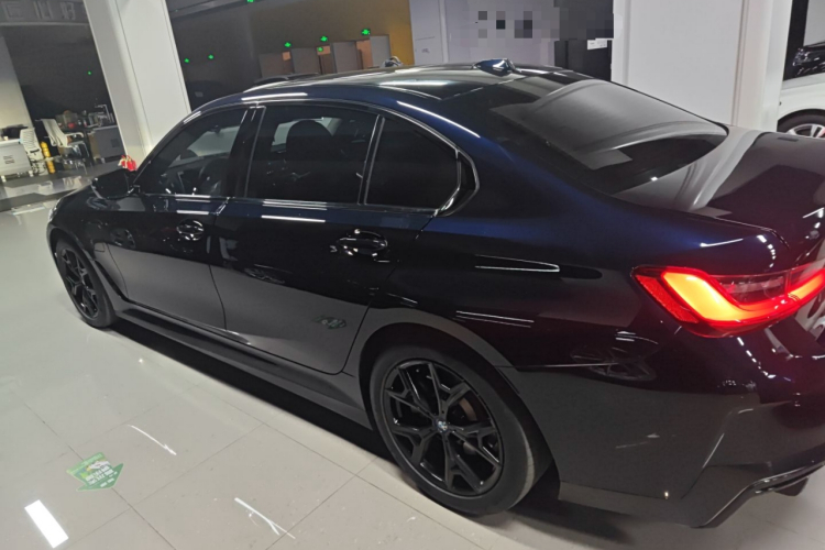 宝马i3 2024款 eDrive 35 L车身外观4