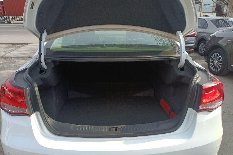 雪佛兰 迈锐宝 2016款 1.6T 自动舒适版机舱底盘23