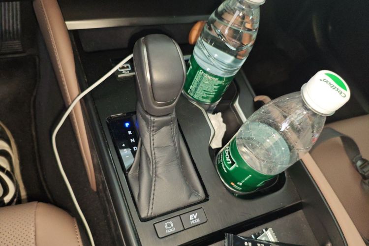 雷克萨斯ES 2025款 300h 臻享版局部细节18